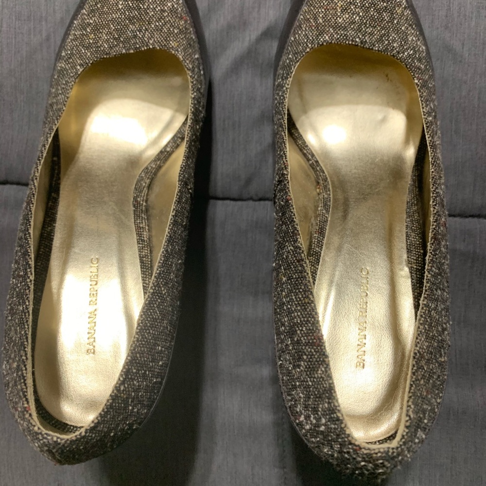 Banana Republic pumps with only a couple scuffs - Picture 7 of 8